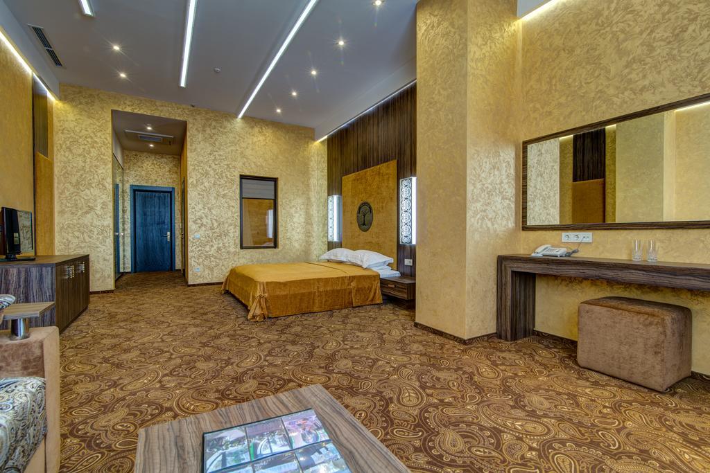 Khan-Chinar Hotel Dnipro Exterior foto