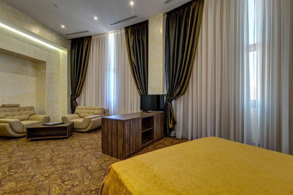 Khan-Chinar Hotel Dnipro Exterior foto